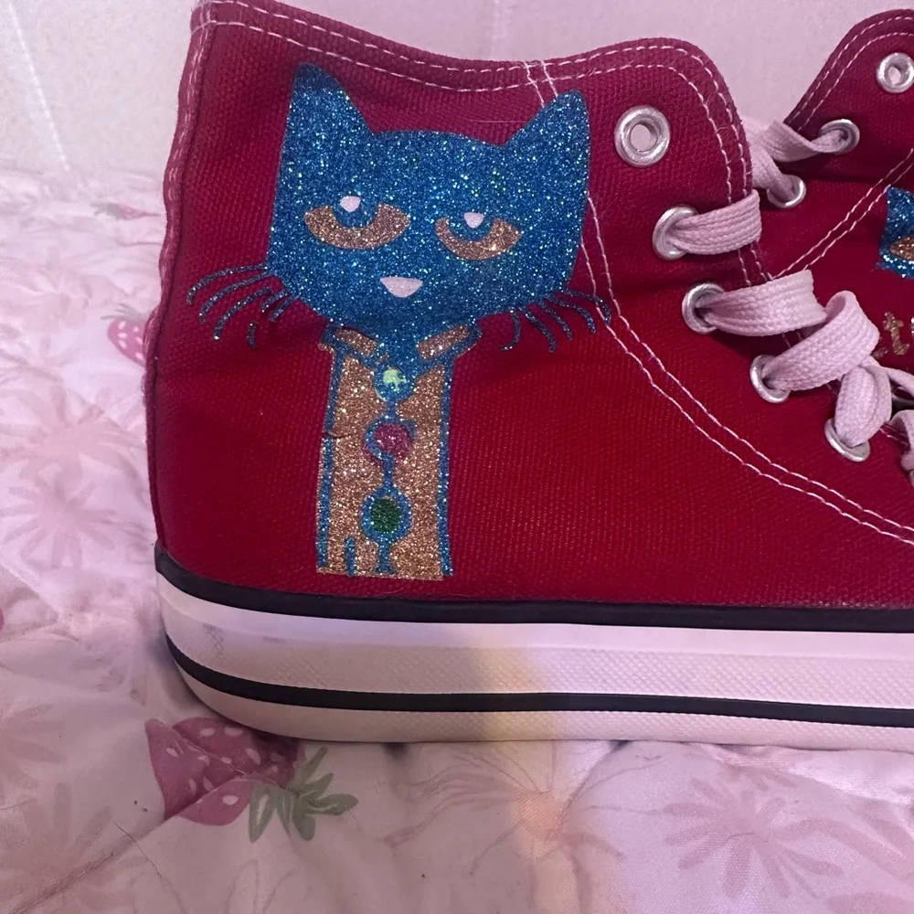 Pete the Cat- Red High-Top Sneakers - Picture 2 of 6
